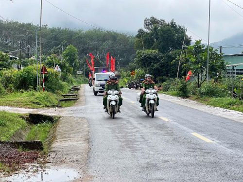 Công an xã Sa Loong thường xuyên tổ chức công tác tuần tra kiểm soát trên các tuyến đường giáp khu vực biên giới với Campuchia.