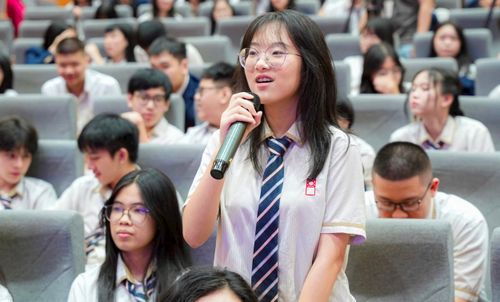 Nhiều học sinh lớp 9 băn khoăn về chương trình cấp THPT. Ảnh: NSHM