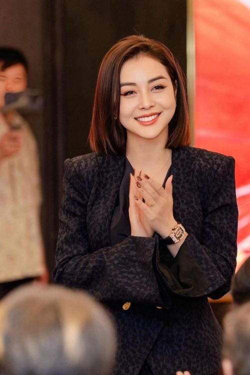 Trải qua 14 năm gắn bó, cuộc sống hôn nhân của Jennifer Phạm và doanh nhân Đức Hải vẫn luôn ngọt ngào. Nàng hậu từng bày tỏ sự trân trọng đối với ông xã khi anh luôn cùng cô vượt qua mọi thử thách trong cuộc sống.