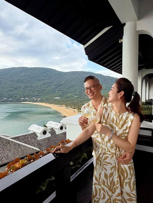 Hoa hậu Jennifer Phạm nói lời cảm ơn tới ông xã bởi sau bao nhiêu năm vẫn là người yêu, người bạn, người đồng hành của nhau.