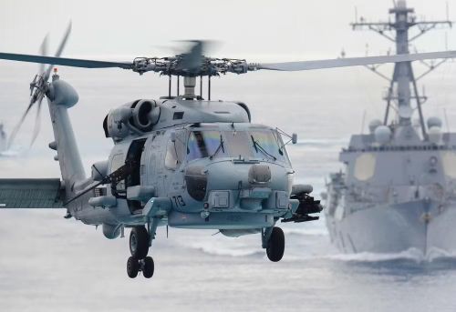 Đây không phải lần đầu tiên Hàn Quốc mua trực thăng MH-60R của Mỹ, trước đó vào năm 2020, họ đã đặt mua 12 chiếc với giá 878 triệu USD. Nhiệm vụ chính của những chiếc trực thăng này là chống tàu ngầm, ngoài ra đảm nhiệm được cả vai trò yểm trợ hỏa lực mặt đất.