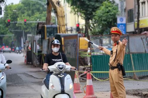 Người dân được khuyến cáo lựa chọn lộ trình phù hợp và tuân thủ theo hướng dẫn của lực lượng chức năng.