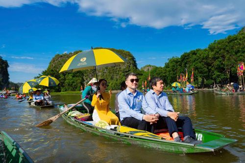 Tại lễ hội, du khách được chiêm ngưỡng cánh đồng lúa dọc sông Ngô Đồng, một trong những cánh đồng lúa đẹp nhất Việt Nam. Ảnh: Ngọc Linh