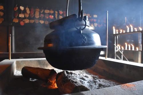  "Ngọn lửa vĩnh cửu" bên trong điện Reikado, Nhật Bản. Ảnh: Get Hirosima.