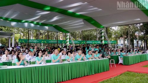 Quang cảnh khai mạc ngày hội sức khỏe.