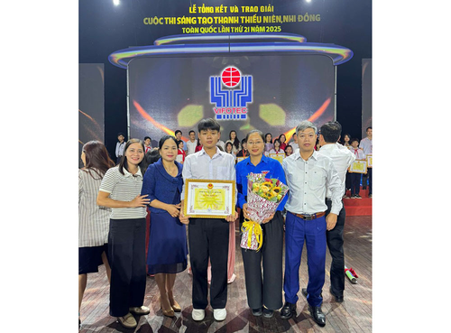 Đặng Huy Mạnh nhận giải thưởng tại Cuộc thi Sáng tạo thanh, thiếu niên, nhi đồng toàn quốc năm 2025.