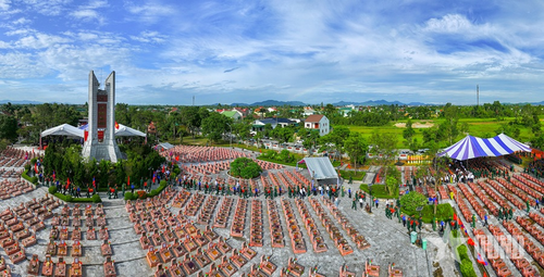  Nghĩa trang Liệt sĩ Nghi Lộc là nơi yên nghỉ của hơn 1.700 liệt sĩ, trong đó có hơn 800 liệt sĩ là Quân tình nguyện và chuyên gia Việt Nam hy sinh tại nước bạn Lào.