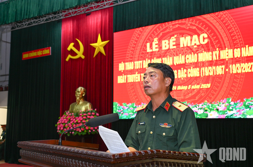  Thiếu tướng Hoàng Minh Sơn, Tư lệnh Binh chủng Đặc công phát biểu bế mạc hội thao. 