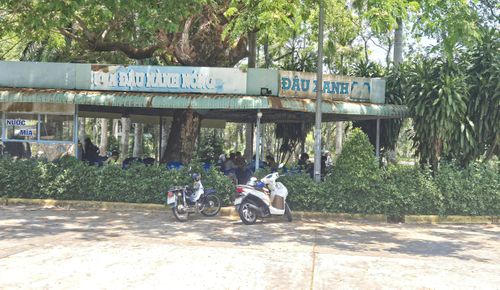 Trong Khu văn hóa Hồ Nước Ngọt hiện chỉ còn vài quán nước nhỏ đang hoạt động