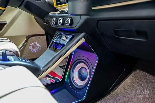 Dù sở hữu nhiều mẫu xe lớn hơn trong nhà, nhưng từ khi có VF3, tay chơi TP.HCM này hầu như cho các xe khác "nằm nhà phủ bụi". Thiết kế nhỏ gọn của VF3 theo chủ nhân giúp việc luồn lách trong các con hẻm nhỏ hay tìm chỗ đậu xe tại TP.HCM trở nên cực kỳ dễ dàng và tiện lợi.