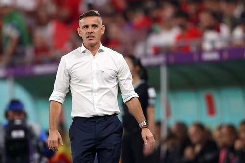 Ông John Herdman tiết lộ, không thể gọi các ngôi sao từ châu Âu về đá AFF Cup, do giải đấu này không thuộc hệ thống thi đấu của FIFA. Ảnh: CNN.