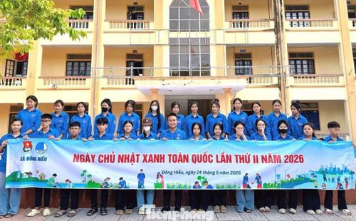 Ngày 24/5, hưởng ứng “Ngày Chủ nhật xanh” toàn quốc lần thứ II năm 2026, đoàn viên, thanh niên tại nhiều địa phương ở Nghệ An đã đồng loạt ra quân thực hiện nhiều công trình, phần việc ý nghĩa như vệ sinh môi trường, chỉnh trang nông thôn, bảo vệ môi trường biển, cắm biển cảnh báo đuối nước, chăm sóc nghĩa trang liệt sĩ… Qua đó tiếp tục khẳng định vai trò xung kích, tình nguyện của tuổi trẻ trong xây dựng quê hương xanh - sạch - đẹp, an toàn và văn minh. Ảnh: Ngọc Tú