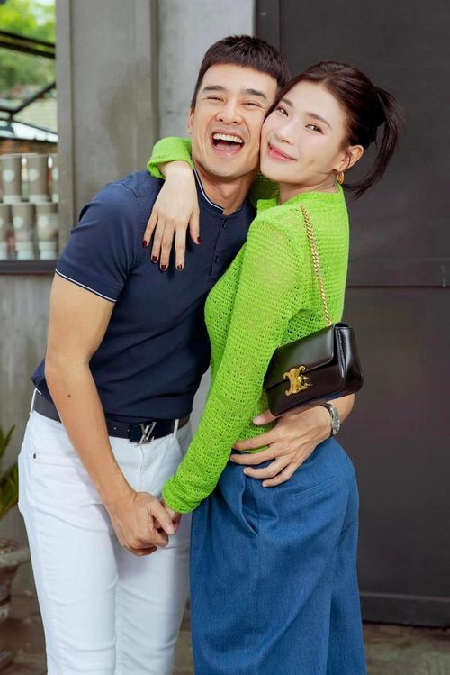 Lương Thế Thành - Thúy Diễm đang tận hưởng cuộc sống hôn nhân bình yên và cùng nhau chờ đợi nhóc tỳ thứ 2 chào đời. Ảnh: FBNV