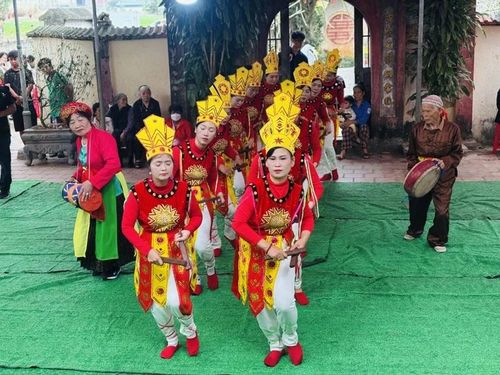 Trò diễn Tú Huần trong Lễ hội Kỳ phúc làng Quỳ Chử (xã Hoằng Giang).