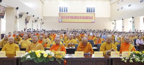 Trên 1.000 chư tôn đức, tăng ni, phật tử tham dự đại lễ.