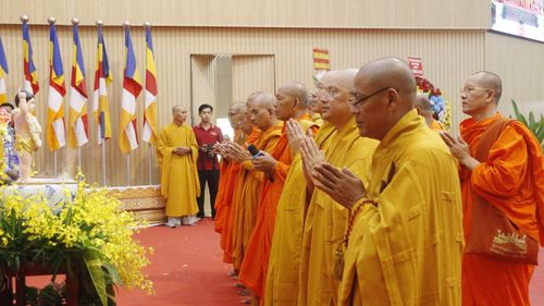 Chư tôn đức thực hiện nghi thức cầu quốc thái dân an.