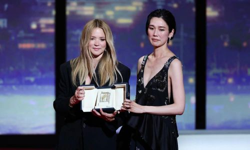  Giải Nữ diễn viên xuất sắc thuộc về Virginie Efira và Tao Okamoto với vai diễn trong "All of a Sudden" của đạo diễn Nhật Bản Ryusuke Hamaguchi. 