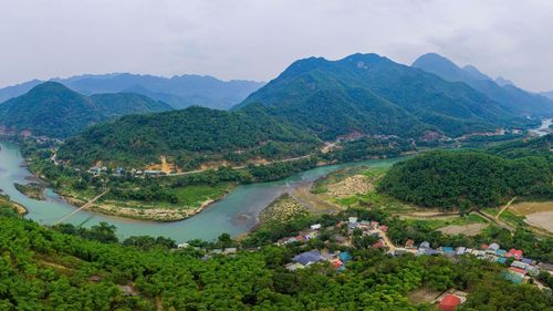 Dòng sông Luồng nhìn từ trên cao. Ảnh: Nguyễn Hồng Thủy