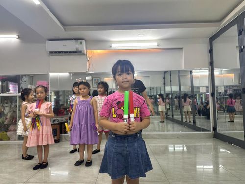 Con gái chị Mai Ánh Tuyết trong buổi học múa tại trung tâm năng khiếu. Ảnh do nhân vật cung cấp