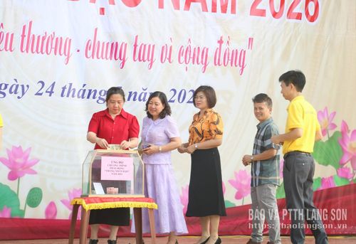 Các đại biểu tham gia ủng hộ Quỹ “Tháng Nhân đạo năm 2026”
