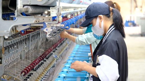 Chị Vũ Thị Túy, xã Đam Rông 3 đã mạnh dạn đầu tư nhà máy ươm tơ hiện đại nhằm nâng cao giá trị ngành dâu tằm tơ tại địa phương