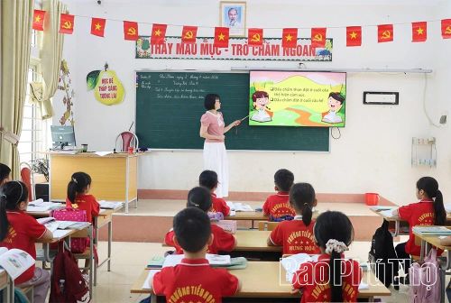 Ứng dụng công nghệ thông tin trong giảng dạy tại Trường Tiểu học Hưng Hóa.