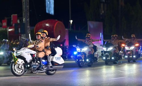  Màn biểu diễn mô tô dẫn đoàn thể hiện kỹ năng điều khiển phương tiện điêu luyện và khả năng hiệp đồng chính xác của lực lượng CAND. 