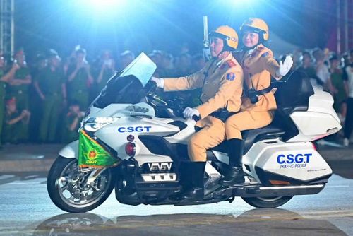 Đội hình mô tô dẫn đường thể hiện tính chính quy, tinh nhuệ và khả năng cơ động của lực lượng CAND