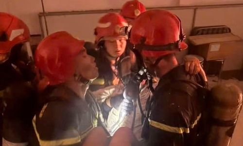 Nhiều người mắc kẹt trong các đám cháy được lực lượng cứu nạn cứu hộ giải cứu kịp thời.