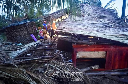 Theo ghi nhận có nhiều căn nhà sập hoàn toàn.