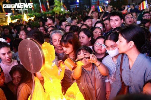 Năm nay, với sự thay đổi về địa giới hành chính, lần đầu tiên Phật giáo TP.HCM tổ chức Đại lễ Phật đản Phật lịch 2570 tại 3 lễ đài chính vào các thời điểm khác nhau.