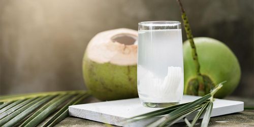 Nước dừa chứa các khoáng chất tự nhiên tốt cho sức khỏe. Ảnh bodi.com.
