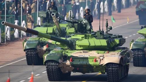 Do đó vào cuối năm 2025, New Delhi bắt đầu cung cấp xe chiến đấu bộ binh (IFV) WhAP 8×8 cho Morocco - quốc gia đã đặt mua 150 IFV bánh lốp của Ấn Độ vào năm 2024, trở thành hợp đồng xuất khẩu lớn nhất đối với xe bọc thép của đất nước Nam Á vào thời điểm đó.