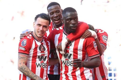 Sunderland lập kỳ tích.