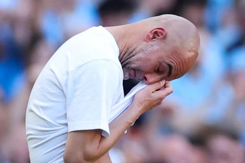Chứng kiến học trò thi đấu trận cuối, Guardiola cũng tỏ ra xúc động. Đây cũng là lần cuối cùng HLV người Tây Ban Nha cầm quân ở Man City, khép lại 10 năm huy hoàng của đội chủ sân Etihad.