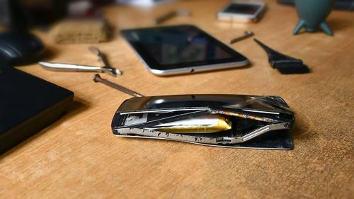  Người dùng cũng cần chú ý về pin khi cần cất giữ điện thoại cũ. Ảnh: How-To Geek. 