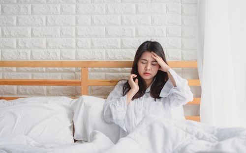  Tình trạng máu đặc trong cơ thể có thể biểu hiện triệu chứng chóng mặt ngay khi thức dậy mà không phải do đứng lên đột ngột. Ảnh: Shutterstock. 