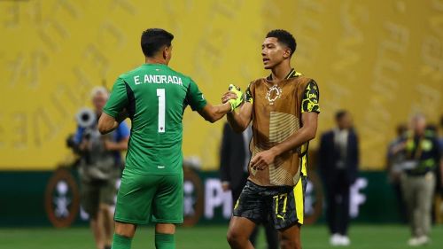  Esteban Andrada trở thành một điểm nhấn buồn của Zaragoza trong mùa này, với hành vi tấn công đối thủ. Ảnh: Reuters. 