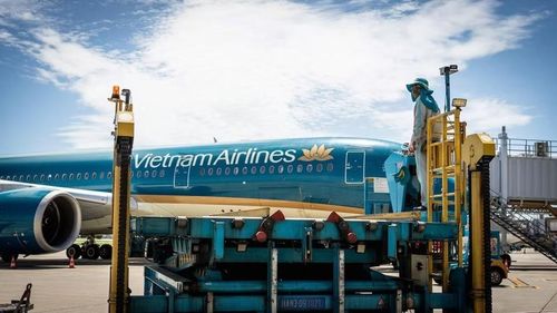  Dù thời tiết nắng nóng, Cảng Hàng không quốc tế Nội Bài luôn nỗ lực đảm bảo tuyệt đối an toàn bay và chất lượng phục vụ hành khách. 