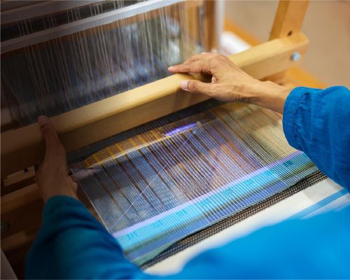  Nghề dệt đã có lịch sử hàng nghìn năm, nó phát triển ở nhiều quốc gia. Ảnh minh họa: K.L. 