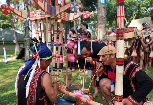 Nét đẹp văn hóa uống rượu cần của đồng bào dân tộc thiểu số Tây Nguyên