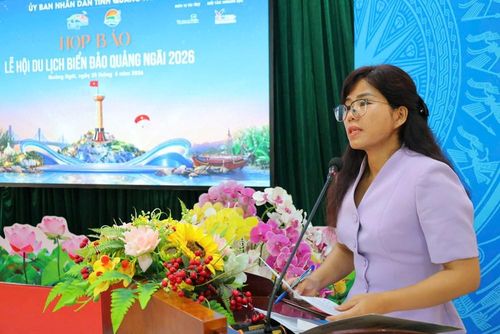 Bà Phạm Thị Trung - Giám đốc Sở VHTTDL tỉnh Quảng Ngãi phát biểu tại buổi họp báo