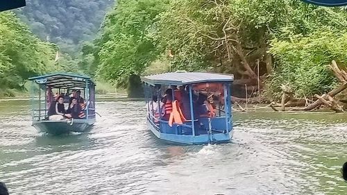 Du khách tìm đến các làng, bản chung quanh hồ Ba Bể để trải nghiệm du lịch cộng đồng đặc sắc.