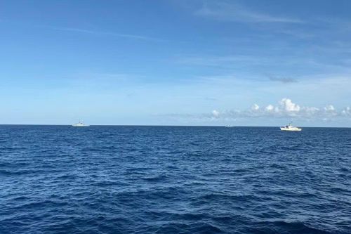  Tàu hải quân hai nước tuần tra chung trên vùng biển giáp ranh Việt Nam-Thái Lan. (Ảnh do Vùng 5 Hải quân cung cấp) 
