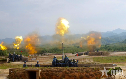  Cán bộ, chiến sĩ Trung đoàn 228 có ý chí, quyết tâm cao bảo vệ vững chắc vùng trời Tổ quốc. 