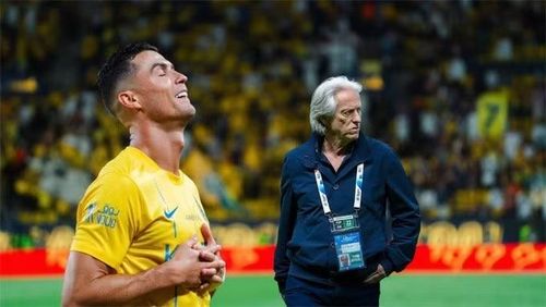 Hiện CR7 đang đứng ngoài top 10 và đồng hạng 11 với loạt ngôi sao như Ryan Giggs, Sergio Busquets, Angel Di Maria và Ibrahim Hassan.