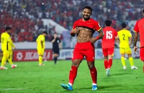 Tờ Bola của Indonesia dành nhiều sự chú ý cho tiền đạo Nguyễn Xuân Son khi đánh giá đây là “mối nguy hiểm thường trực” với bất kỳ hàng thủ nào tại Đông Nam Á.