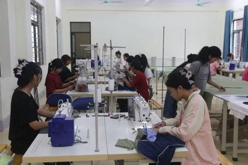 Nghề may thu hút nhiều học viên tham gia học tại Trường Cao đẳng Lai Châu.