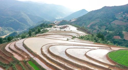 Vẻ đẹp của mùa nước đổ không chỉ làm say lòng du khách mà còn góp phần tôn vinh giá trị văn hóa, lao động và bản sắc riêng của miền danh thắng Mù Cang Chải.