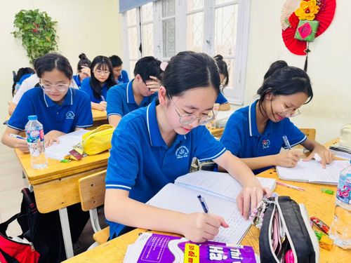 Học sinh Trường THCS Chương Dương vẫn chăm chỉ ôn tập trước ngày thi
